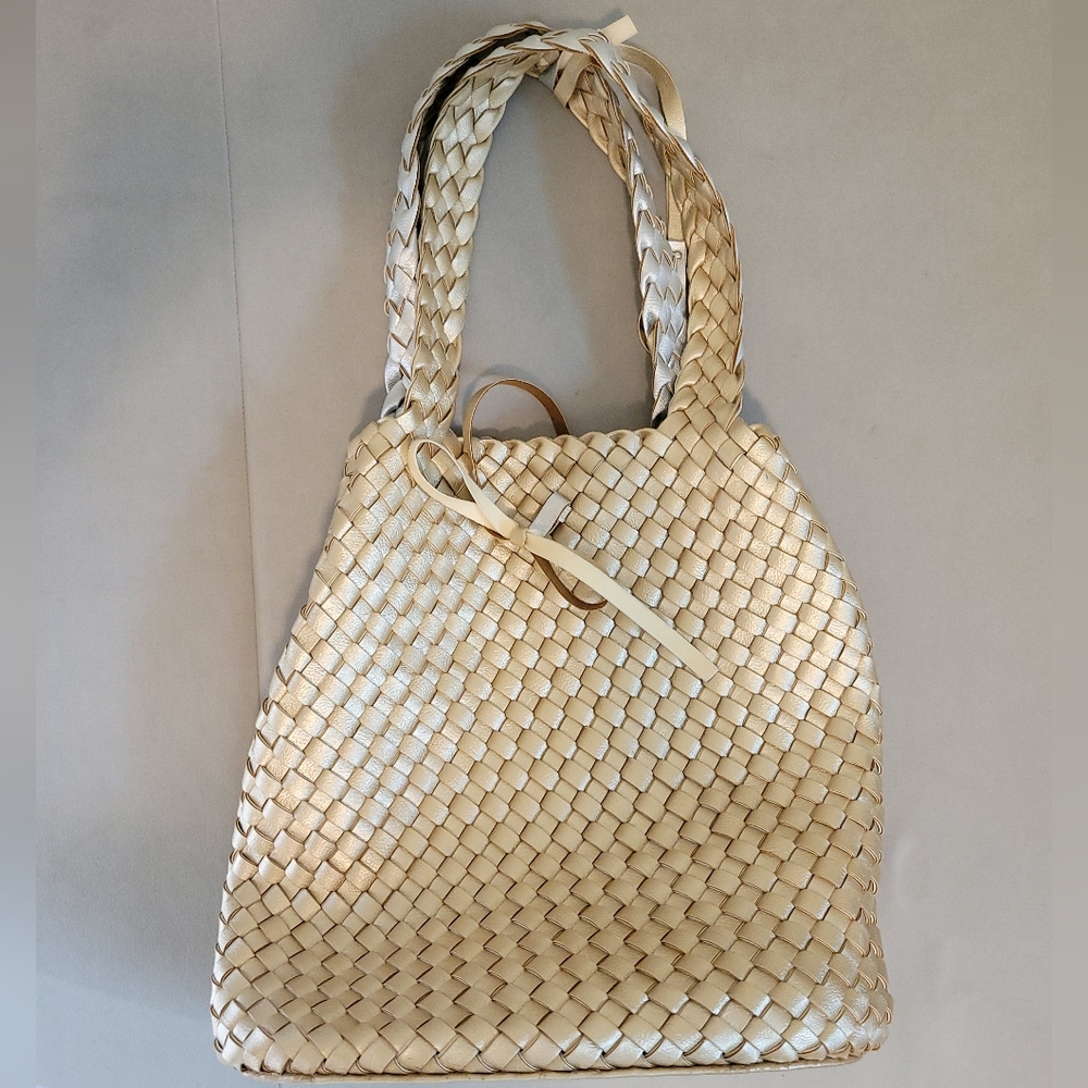 Woven reversible shoulder bag